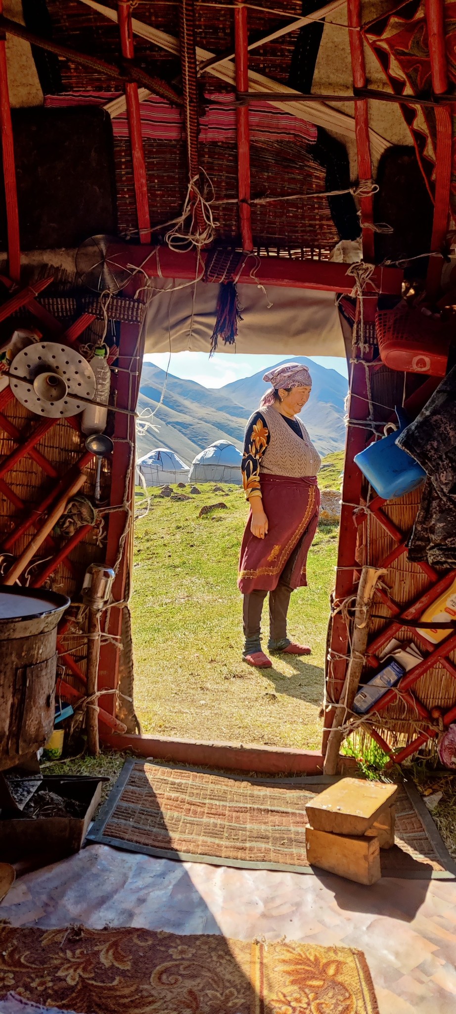 Kyrgyz family during a 4droad journey